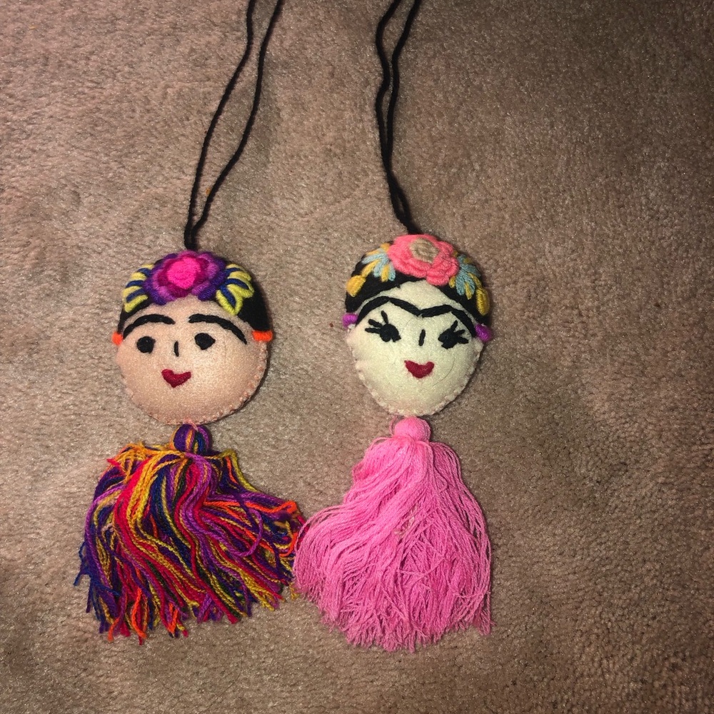 Frida - Picture 2 of 3